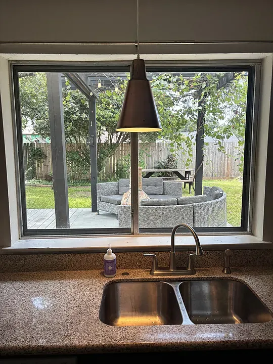 3 bed, 2.5 bath, 1775 sqft, $2,200 — Photo 2