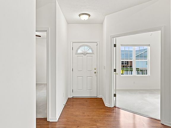 3rd image of 660 Sawtooth St
