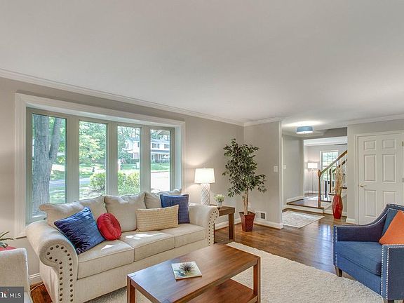 5th image of 4931 Gainsborough Dr