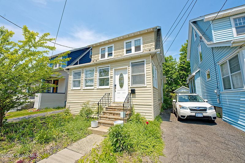 3rd image of 383 Leedale Street