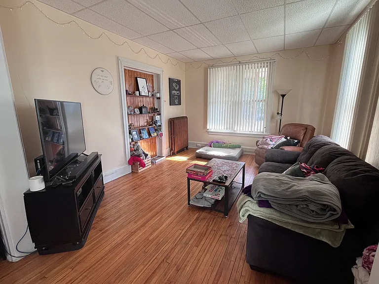 420 N Lake St — Photo 2