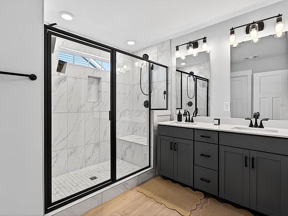 4th image of 373 Fenwick Dr