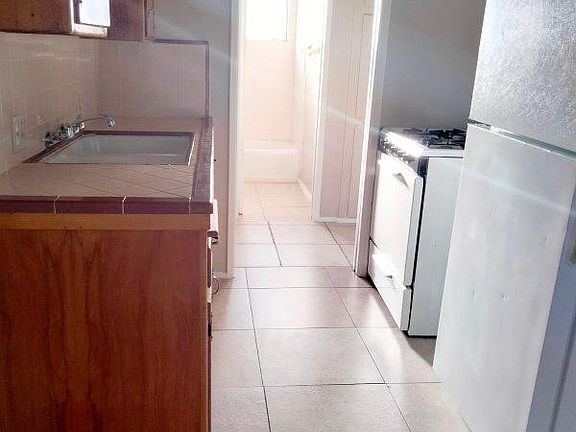 3rd image of 1003 W Flora St #T7mem23ke