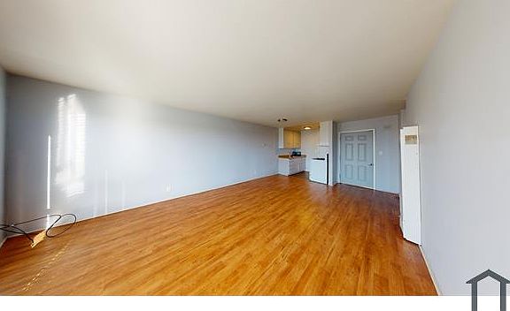 3rd image of 7036 Macarthur Blvd #9