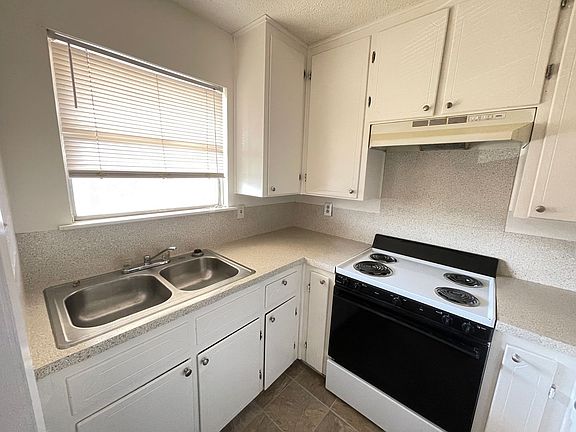 5th image of 101 E Cardinal Ln APT 1
