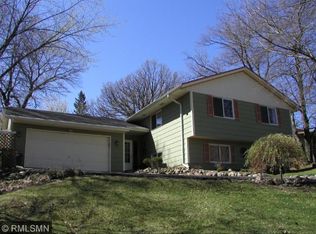 713 Country Pl, Burnsville, MN 55337
