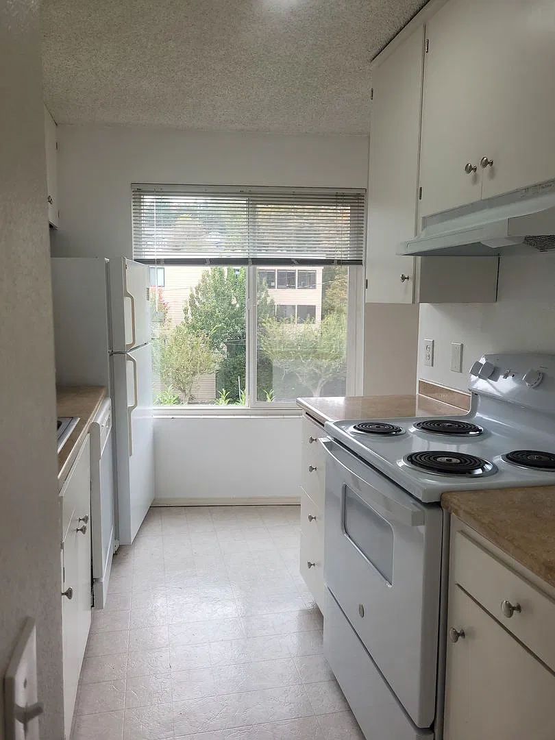 Ravenna Place Apartments — Photo 2