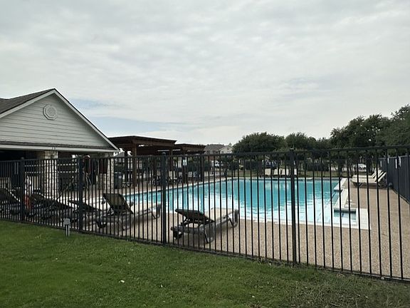 4th image of 203 Cobblestone Dr