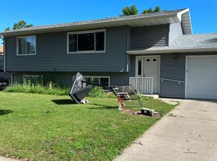 412 Birchwood Dr, City Of Bismarck, ND 58504