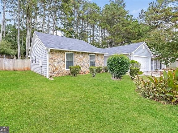 2nd image of 819 Arbor Hill Dr