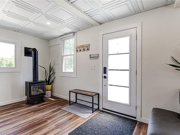 4th image of 35 Pansy Ave