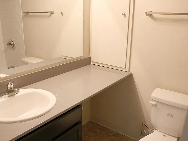 The Uptowne Apartments — Photo 32