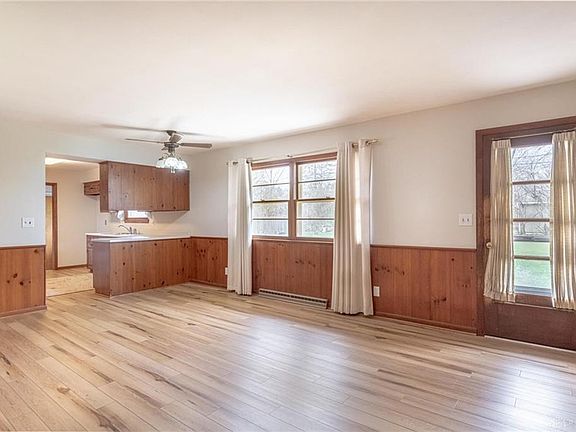 3rd image of 237 Sanderson Dr