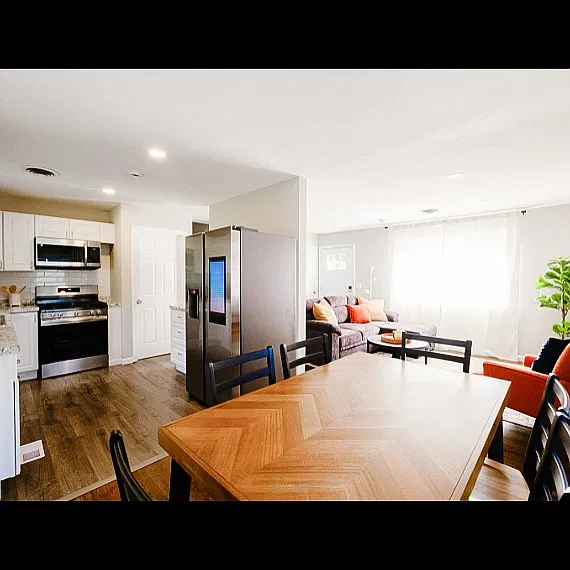 4 bed, 1374 sqft, $2,900 — Photo 4