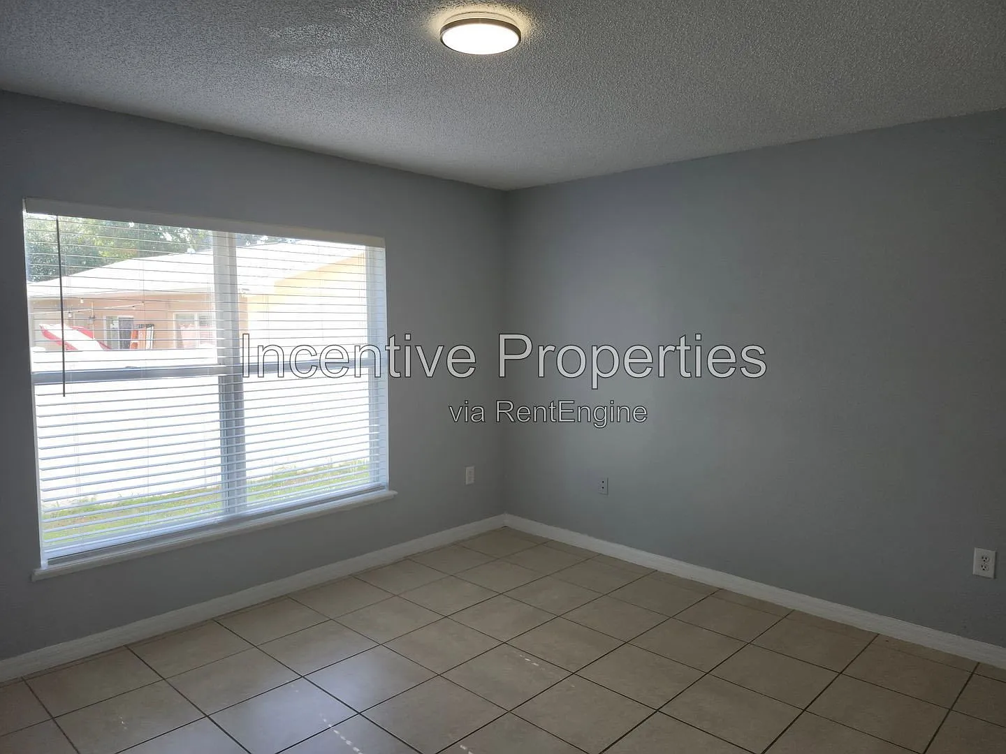 4 bed, 2.5 bath, 3256 sqft, $2,100 — Photo 4