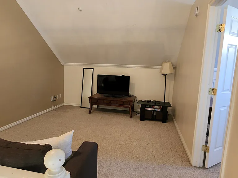 947 N University Ave #10 — Photo 15