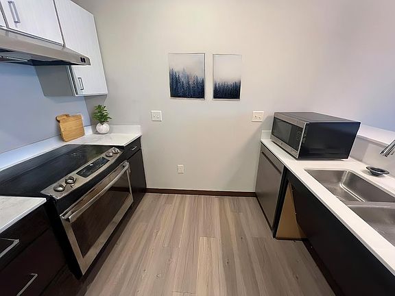 4th image of 5414 Mineral Point Rd #101