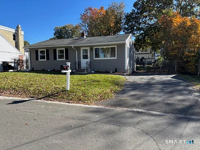 3 bed, 1.0 bath, 1536 sqft, $2,900 — Photo 2
