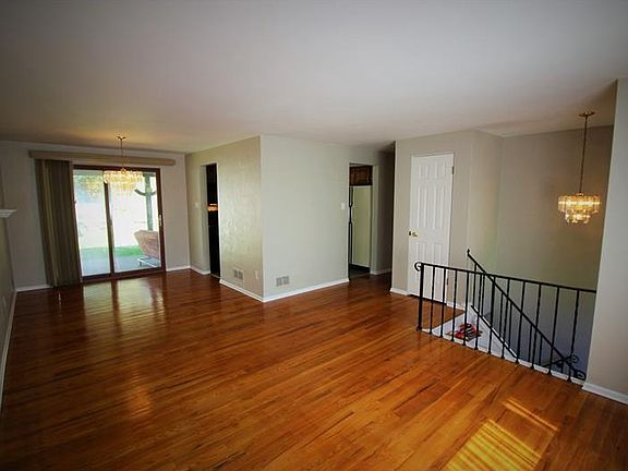 3rd image of 294 Jean Dr