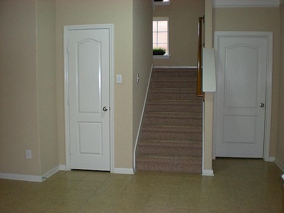 3rd image of 1114 Glenwood Canyon Ln