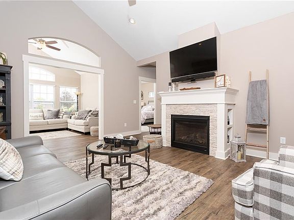 5th image of 1056 Summerwood Blvd