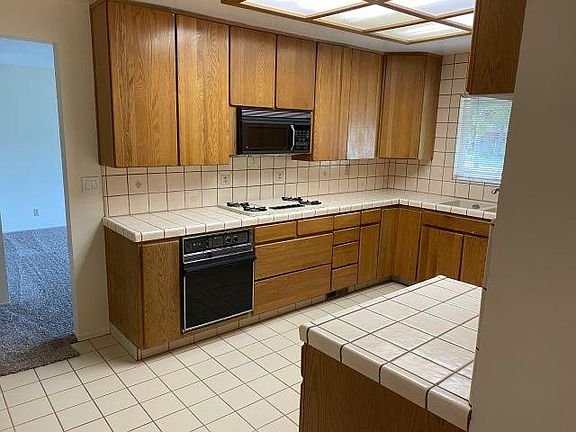 4th image of 1521 Hallbrook Dr