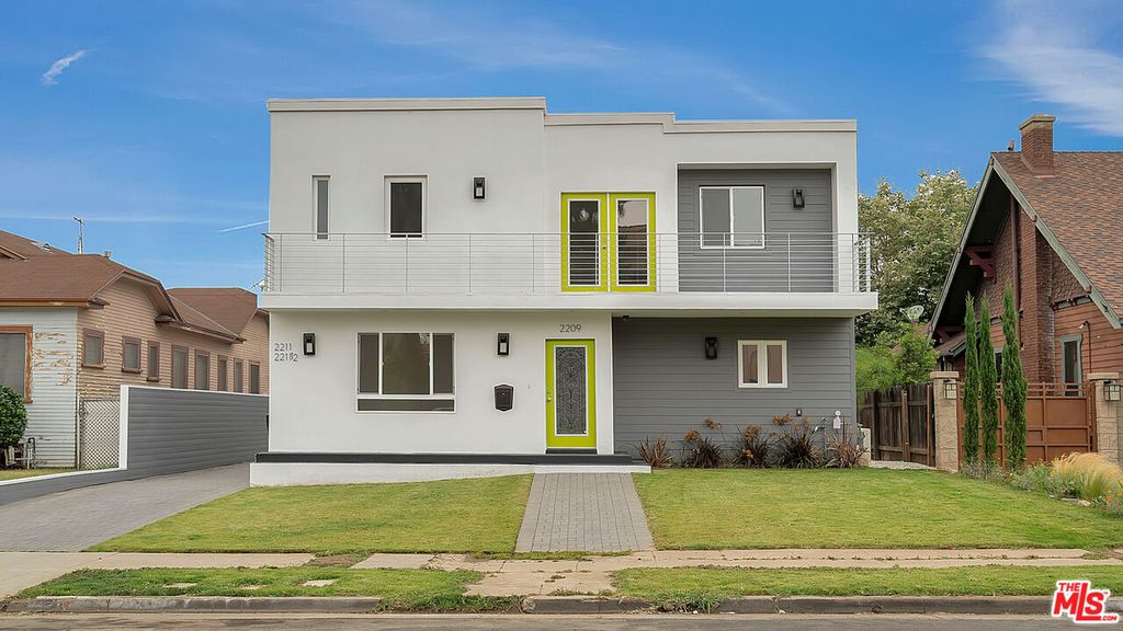 Apartment in Los Angeles, Arlington Heights - View 2