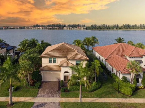 8725 Parkland Bay Dr, Parkland, FL 33076