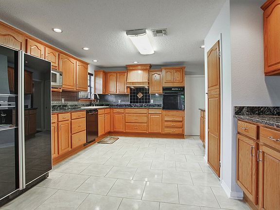 4th image of 55 River Park Dr