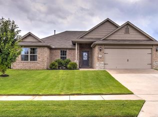 20582 E 32nd St S, Broken Arrow, OK 74014