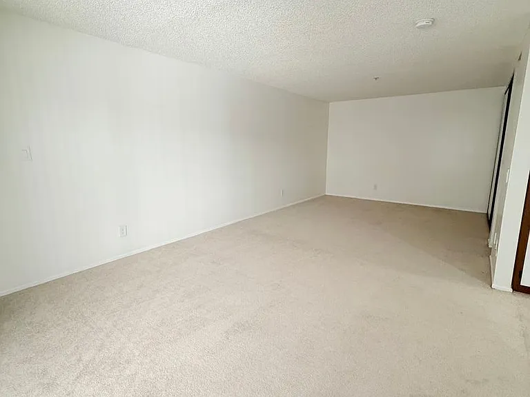 400 Westmoreland Apartments - Modern, approachable, city-living vibe — Photo 16