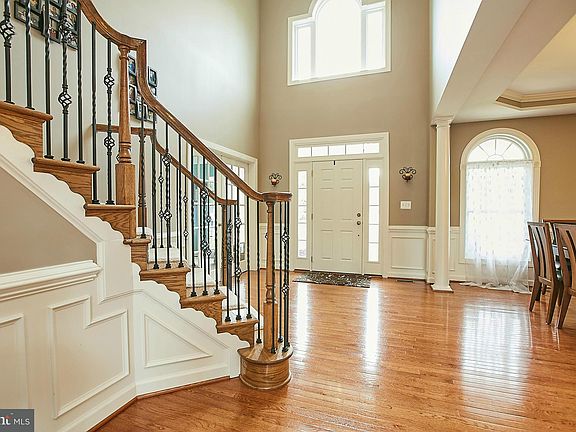 2nd image of 100 Regal Ln