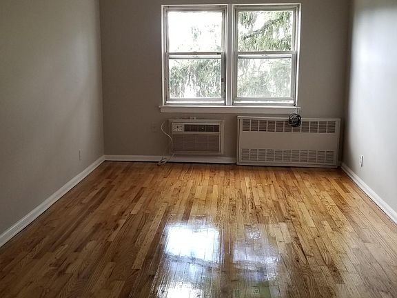 4th image of 21-50 Clintonville St