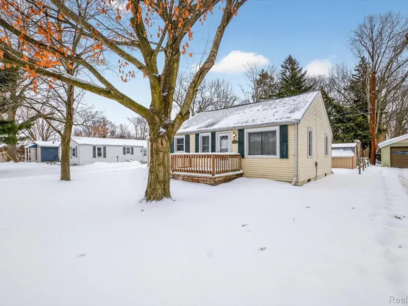 2008 Elmwood St, Port Huron, MI 48060