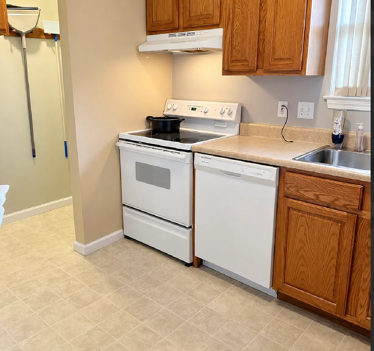 2 bed, 1000 sqft, $900 — Photo 3