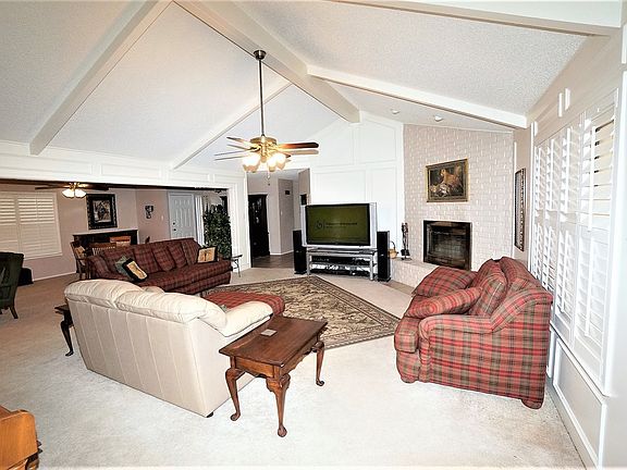 5th image of 9 Brittany Ln