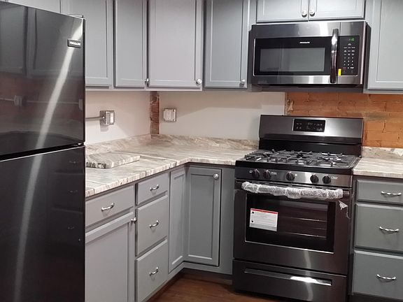 2nd image of 835 Dayton St APT 2