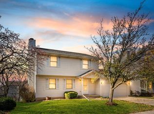 34 Reading Rd, Bloomington, IL 61701