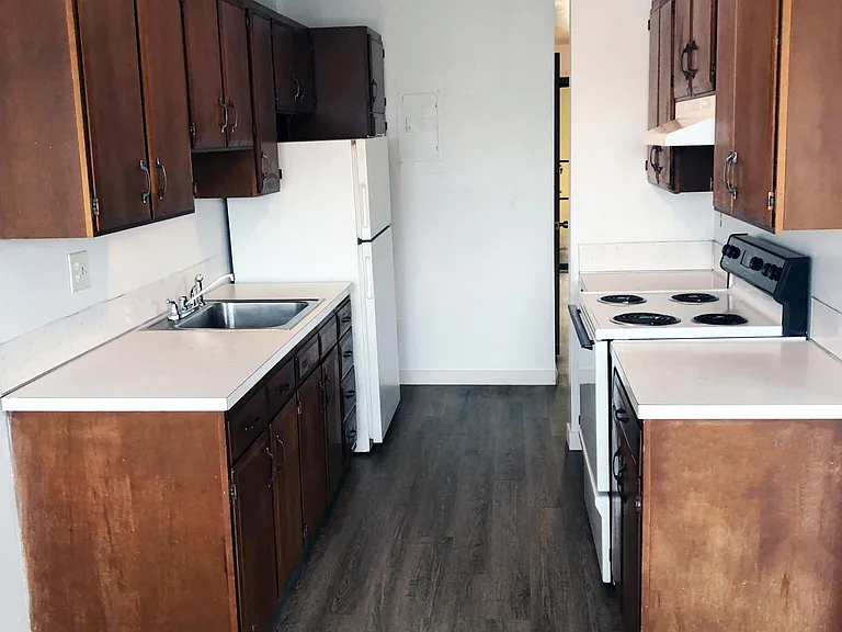 2121 E Jefferson St — Photo 13