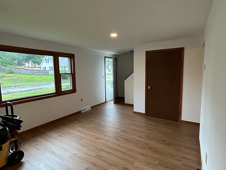 38 Kingston Dr — Photo 10