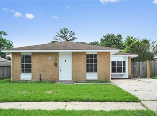 621 Grovewood Dr, Gretna, LA 70056