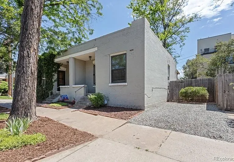 914 E Iowa Ave — Photo 16