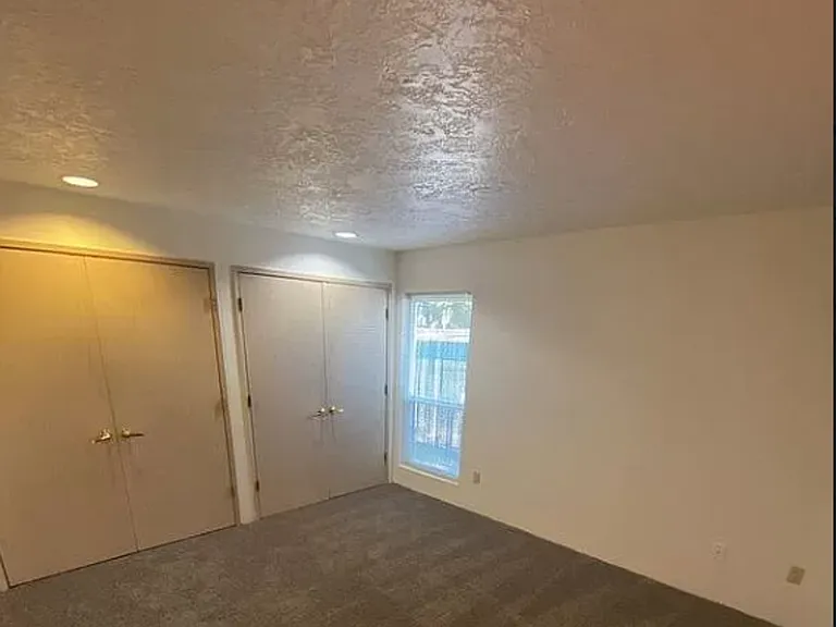 Shady Manor — Photo 30