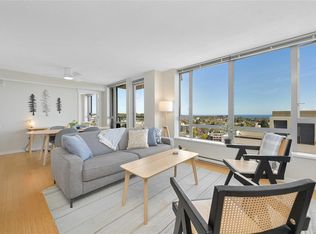 751 Fairfield Rd #1903, Victoria, BC V8W4A4