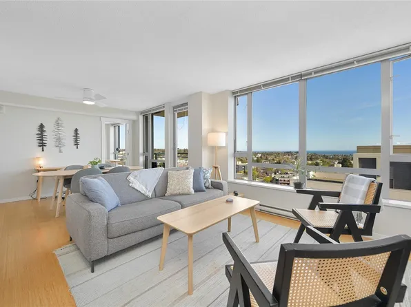 751 Fairfield Rd #1903, Victoria, BC V8W 4A4