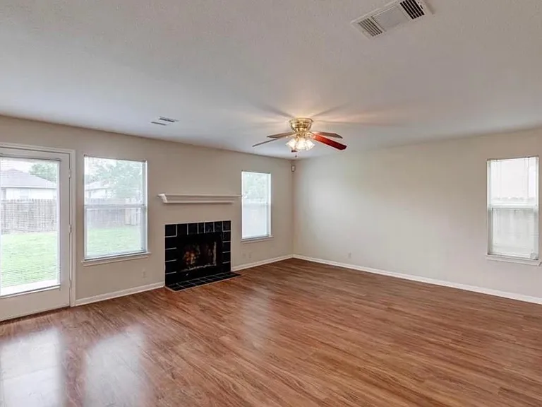 16712 Hamilton Point Cir — Photo 6
