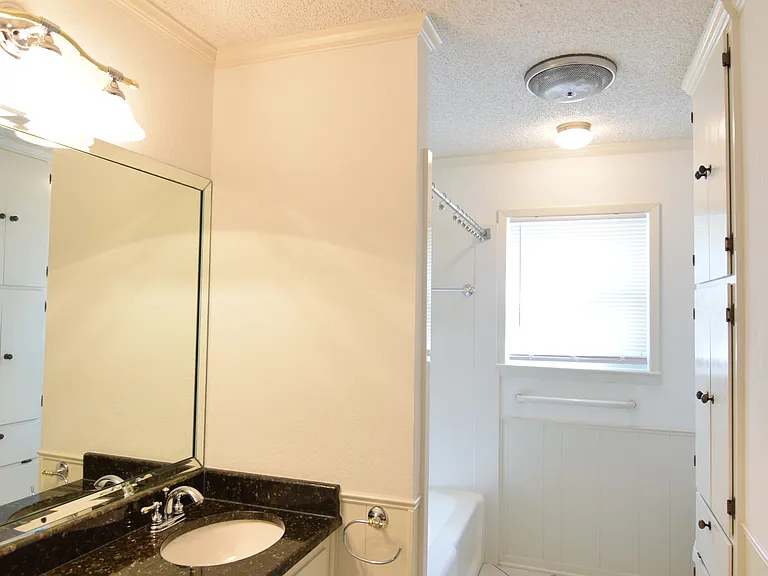 10920 Hartrick Bluff Rd — Photo 17
