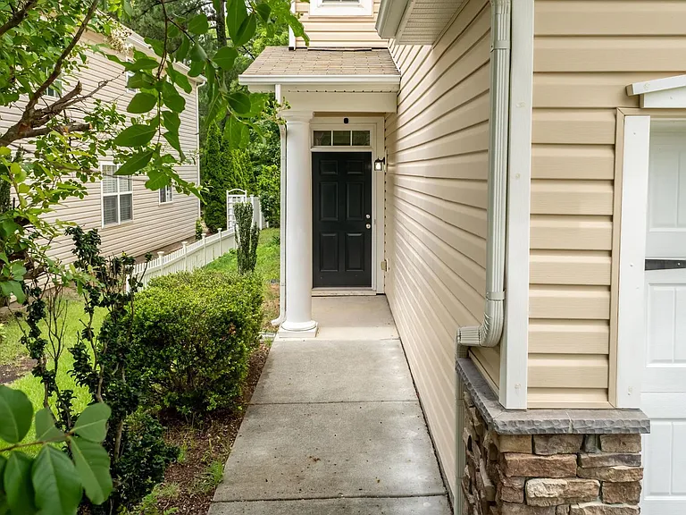 3010 Remington Oaks Cir — Photo 3