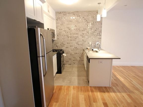 3rd image of 149 Clarkson Ave APT 3R