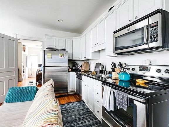 3rd image of 1836 W Grace St #3